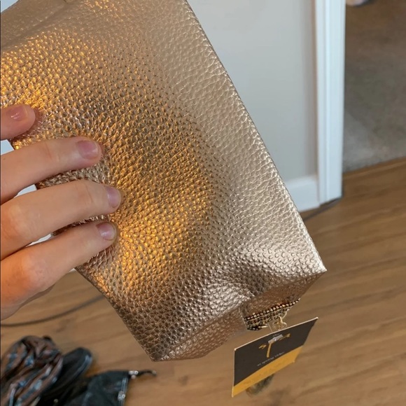 Rose gold metallic wristlet bag - Picture 5 of 8